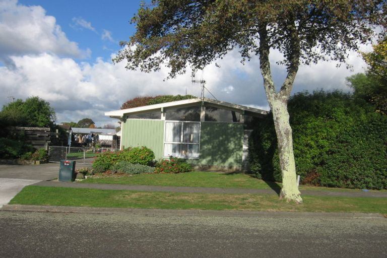 Photo of property in 1 Halswell Crescent, Westbrook, Palmerston North, 4412
