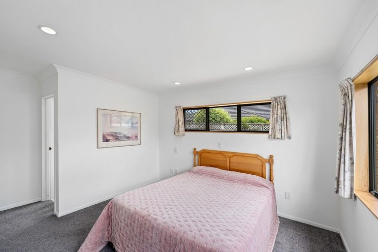 Photo of property in 30 Cranbrook Grove, Waikanae, 5036