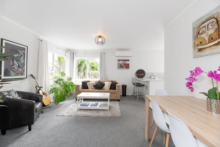 Photo of property in 2/23 Tawa Road, Te Atatu Peninsula, Auckland, 0610