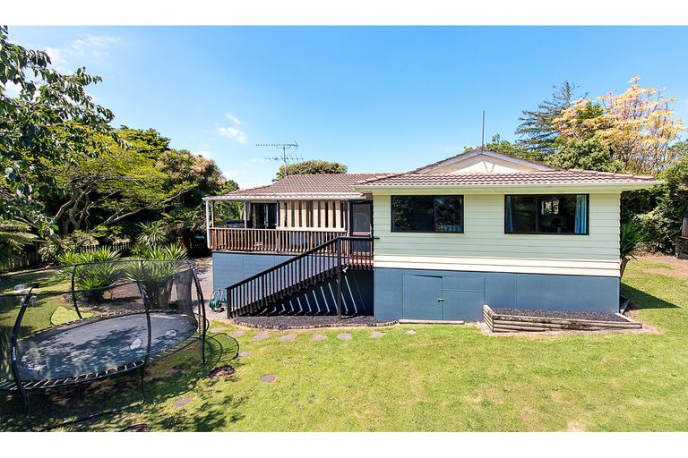 Photo of property in 22 Lina Place, Waiuku, 2123