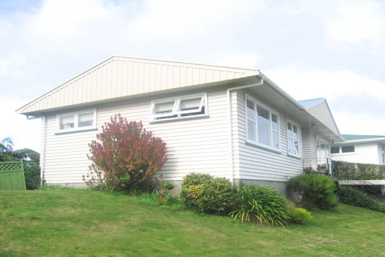 Photo of property in 17 Bushey Way, Maungaraki, Lower Hutt, 5010