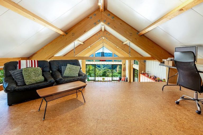 Photo of property in 80 Southernthread Road, Brooklyn, Wellington, 6021