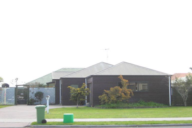 Photo of property in 98 Evans Road, Papamoa Beach, Papamoa, 3118