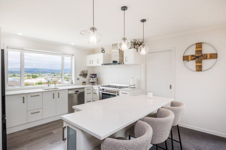 Photo of property in 3 Tennyson Avenue, Kelvin Grove, Palmerston North, 4414