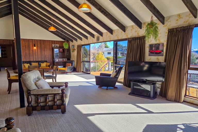 Photo of property in 10 Hamilton Drive, Lake Tekapo, 7999