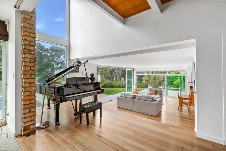 Photo of property in 160 Schnapper Rock Road, Schnapper Rock, Auckland, 0632