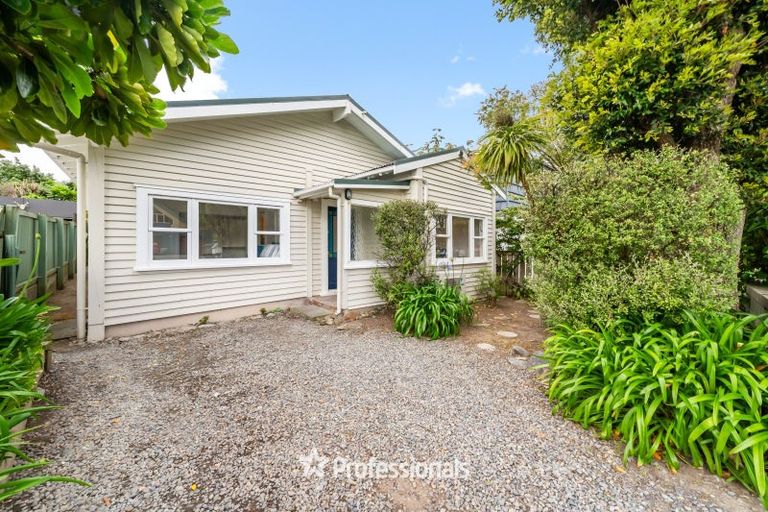 Photo of property in 28 Miro Street, Eastbourne, Lower Hutt, 5013