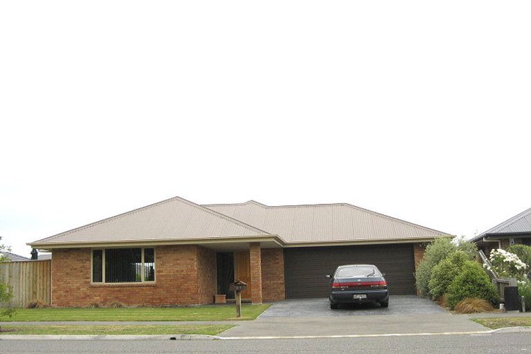 Photo of property in 84 Rothesay Road, Parklands, Christchurch, 8083