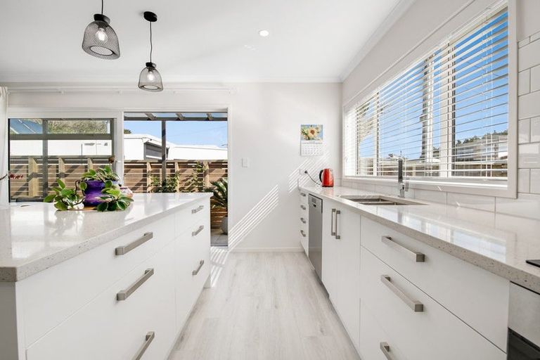 Photo of property in 16 Forest Glen, Orewa, 0931