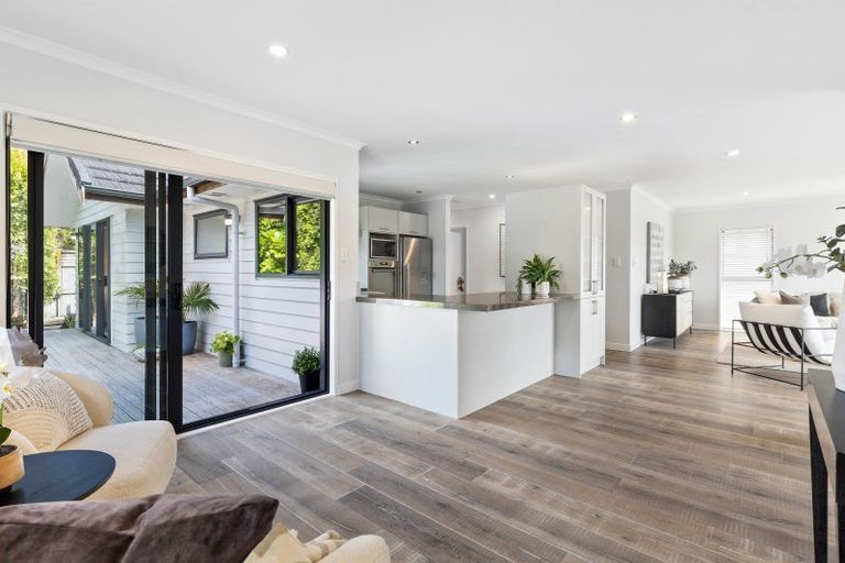 Photo of property in 33 Mural Place, Greenhithe, Auckland, 0632