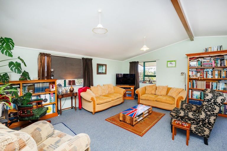 Photo of property in 1931 Parewanui Road, Parewanui, Bulls, 4894