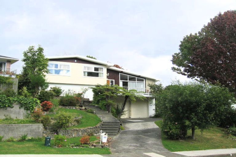 Photo of property in 20 Fendalton Crescent, Pinehaven, Upper Hutt, 5019