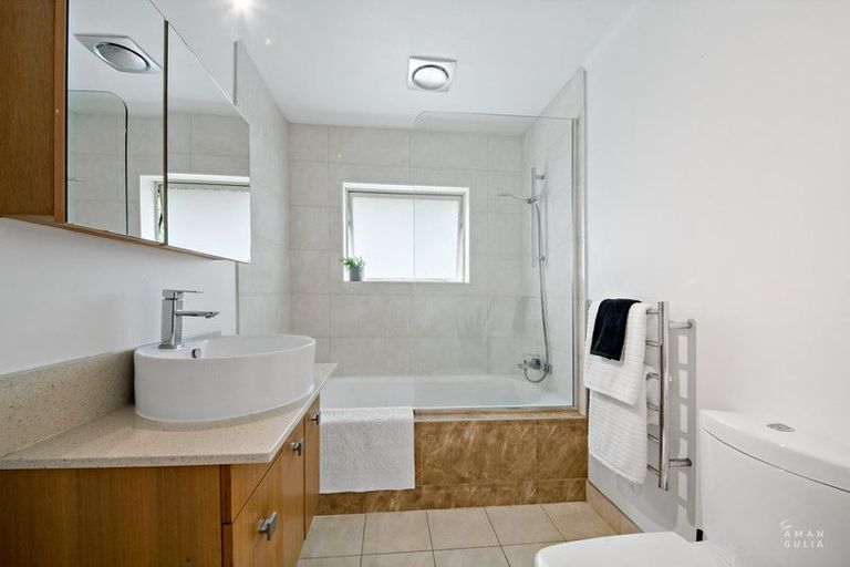 Photo of property in 82e Verbena Road, Birkdale, Auckland, 0626