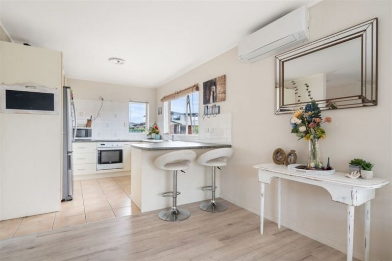 Photo of property in 34 Bermuda Place, One Tree Point, 0118