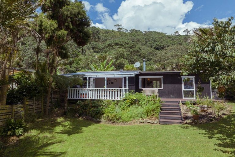 Photo of property in 213 Motutara Road, Muriwai, Waimauku, 0881