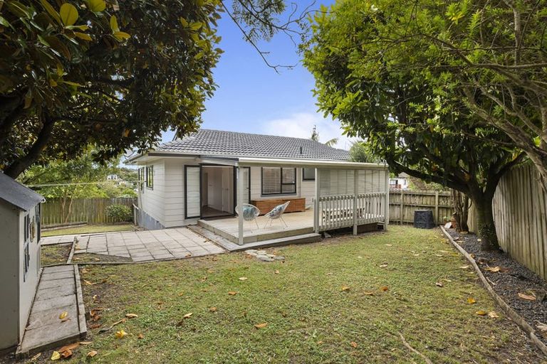 Photo of property in 9 Kupari Place, Totara Vale, Auckland, 0629