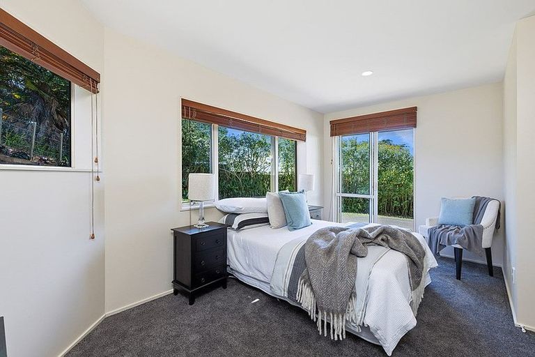 Photo of property in 2/23 Wairau Road, Forrest Hill, Auckland, 0627