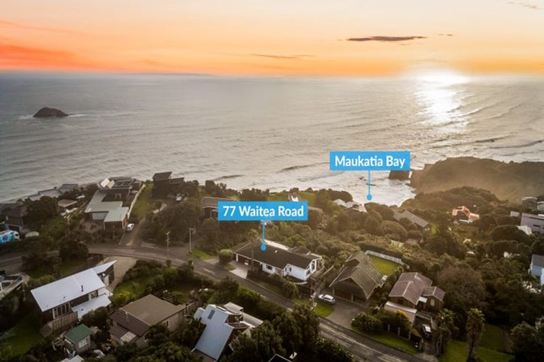 Photo of property in 77 Waitea Road, Muriwai, 0881