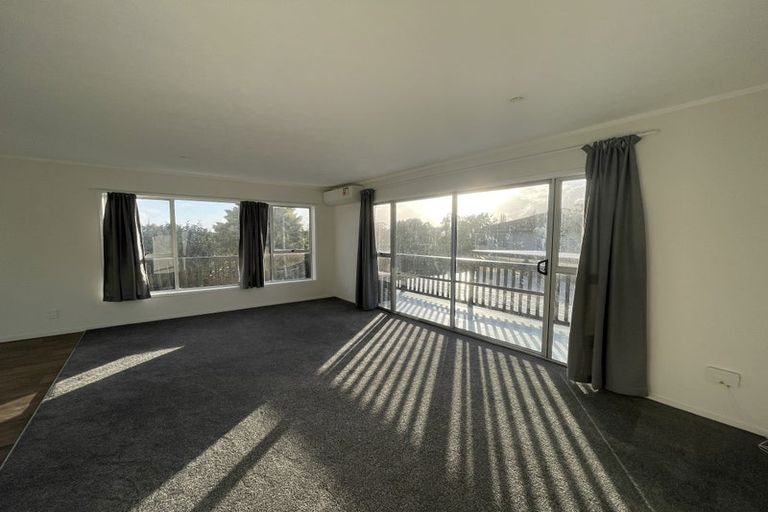 Photo of property in 34 Kingsclere Place, Goodwood Heights, Auckland, 2105