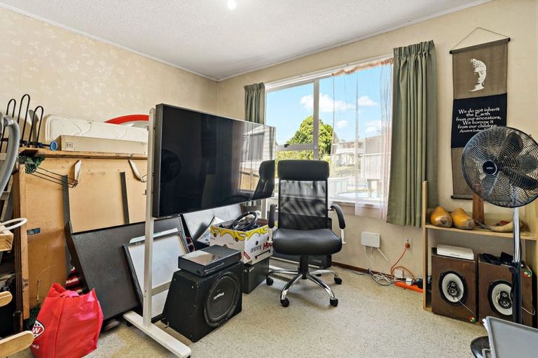 Photo of property in 30 Waimumu Road, Massey, Auckland, 0614