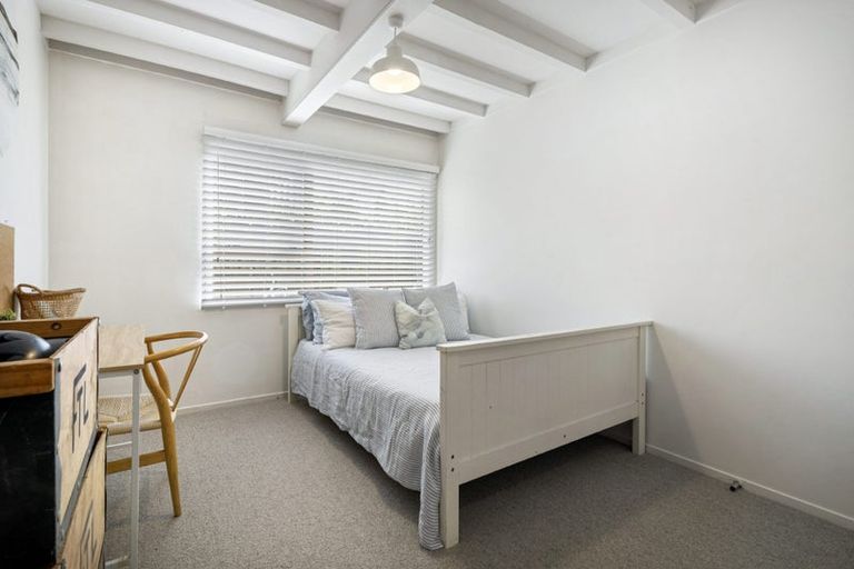 Photo of property in 2/10 Merani Street, Narrow Neck, Auckland, 0622