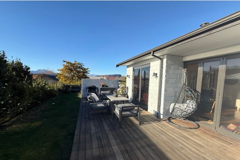 Photo of property in 10 Mcfarlane Terrace, Wanaka, 9305