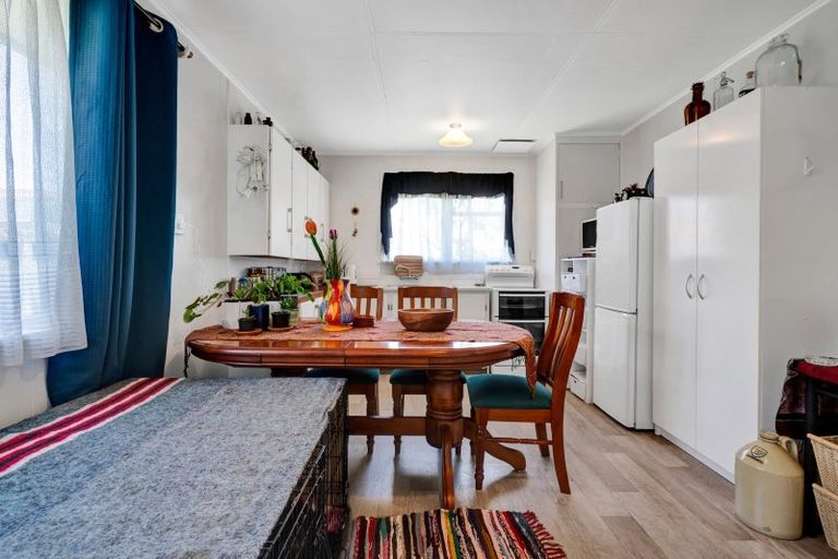 Photo of property in 48 Endeavour Street, Marfell, New Plymouth, 4310