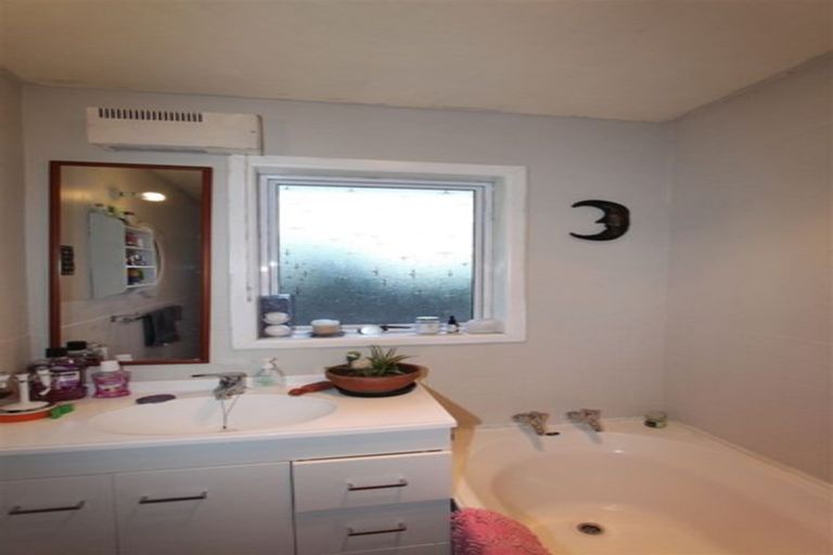 Photo of property in 22 Flower Street, Bryndwr, Christchurch, 8053