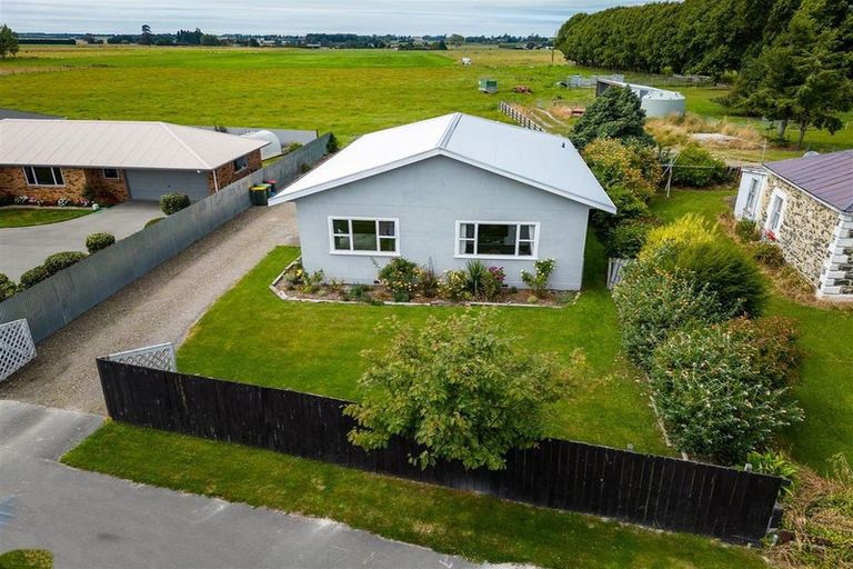 Photo of property in 15 Timaru Road, Waimate, 7924