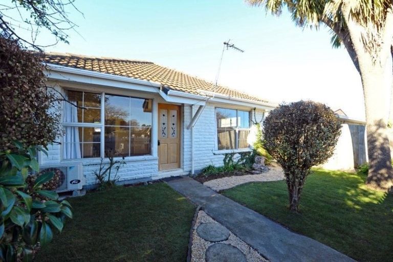 Photo of property in 2/38 Konini Street, Riccarton, Christchurch, 8041