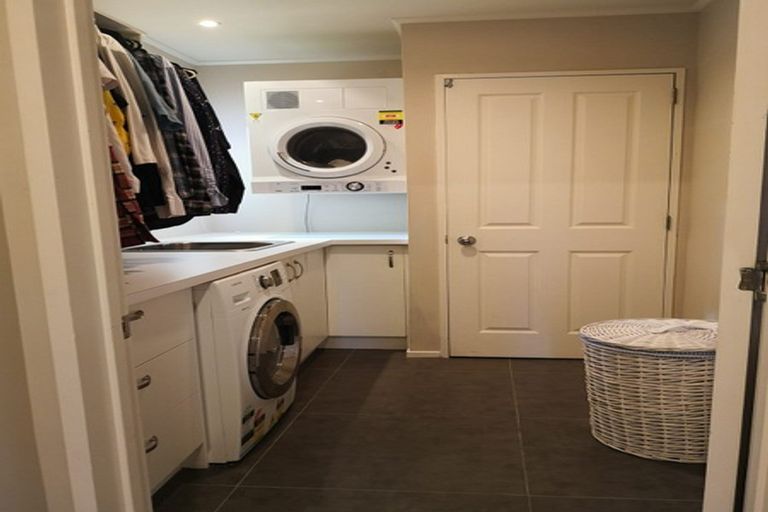 Photo of property in 12 Pajaro Place, Golflands, Auckland, 2013