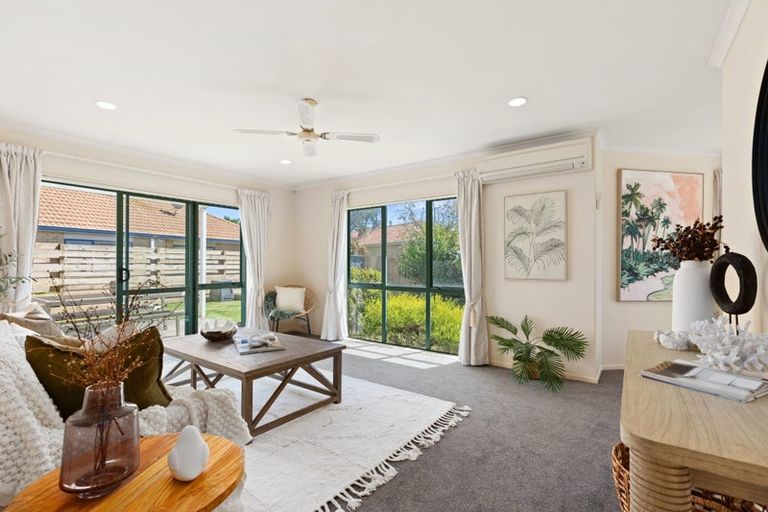 Photo of property in 96 Evans Road, Papamoa Beach, Papamoa, 3118