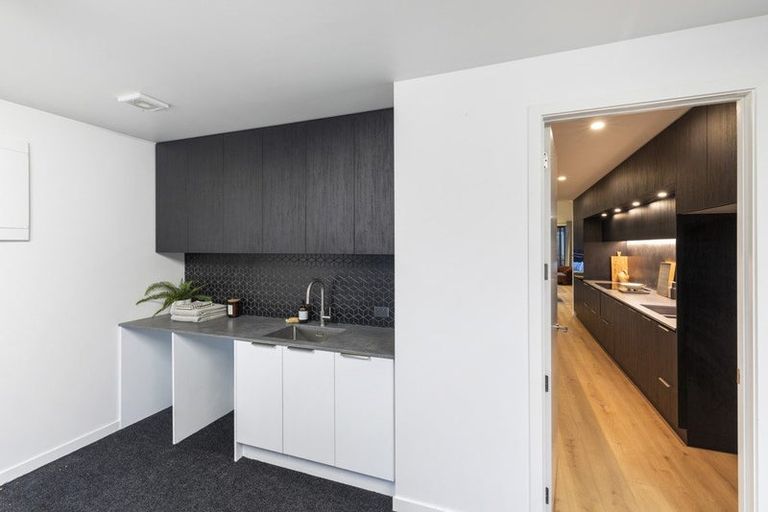 Photo of property in 184 Weston Road, St Albans, Christchurch, 8052