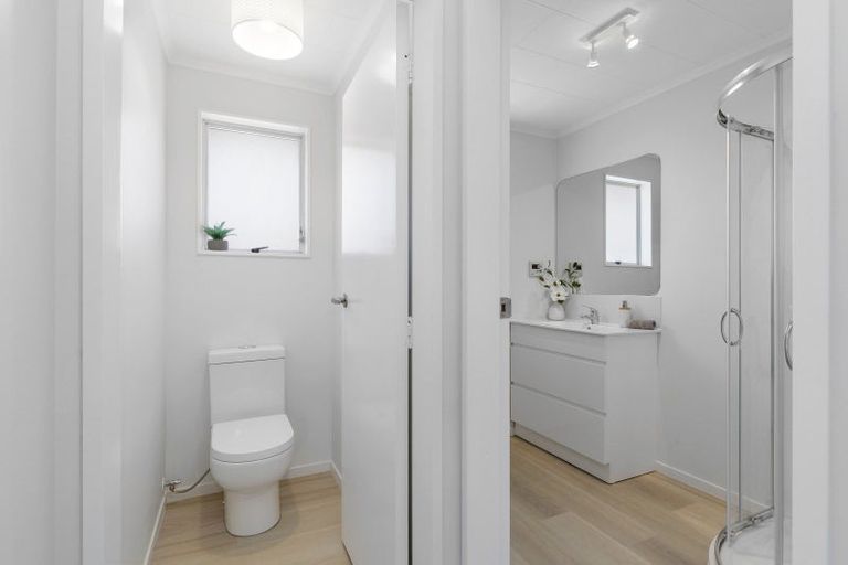 Photo of property in 24 Hartford Crescent, Totara Park, Upper Hutt, 5018