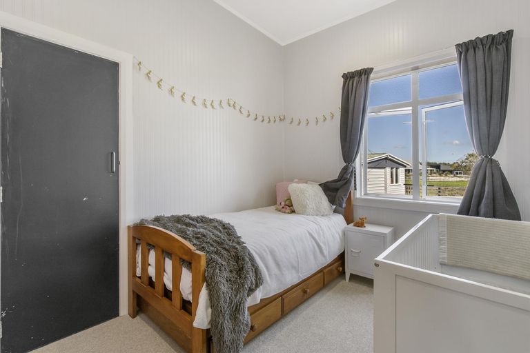 Photo of property in 27 Whatapaka Road, Karaka, Papakura, 2580