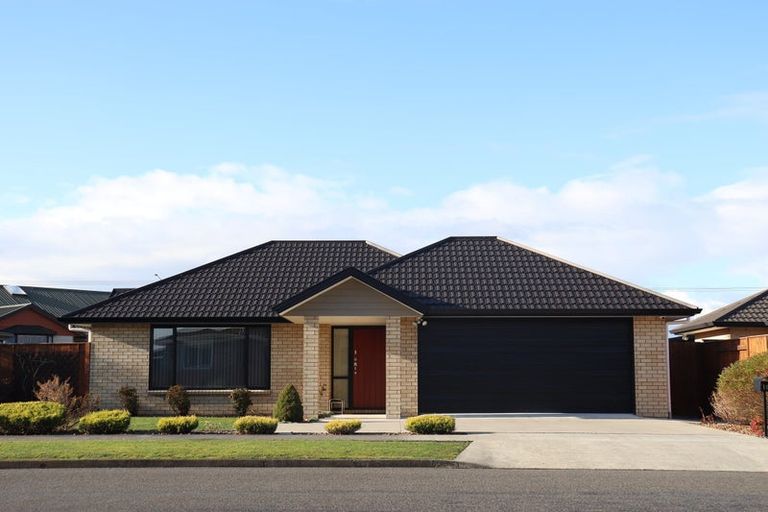 Photo of property in 108 Hillcrest Drive, Kelvin Grove, Palmerston North, 4414