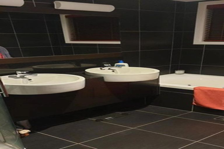 Photo of property in 12 Meadowvale Avenue, Forrest Hill, Auckland, 0620