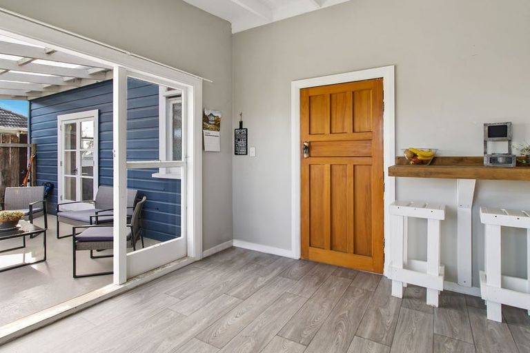 Photo of property in 6 Edward Street, Waimate, 7924