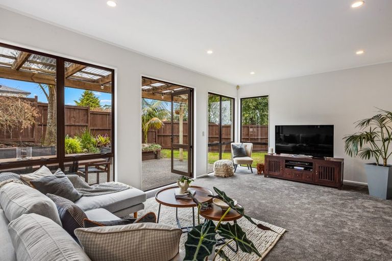 Photo of property in 6 Rathmullen Place, Pinehill, Auckland, 0632