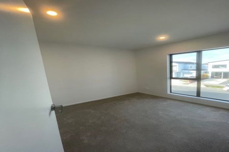 Photo of property in 106 Bellbird Street, Papakura, 2110