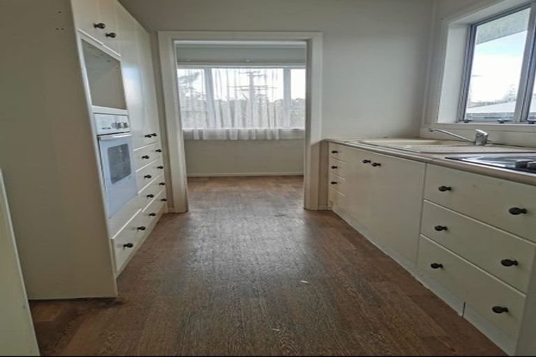 Photo of property in 23 Barron Drive, Green Bay, Auckland, 0604