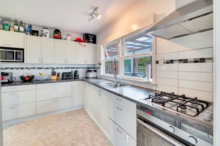 Photo of property in 12 Arahia Street, Northcote, Auckland, 0627