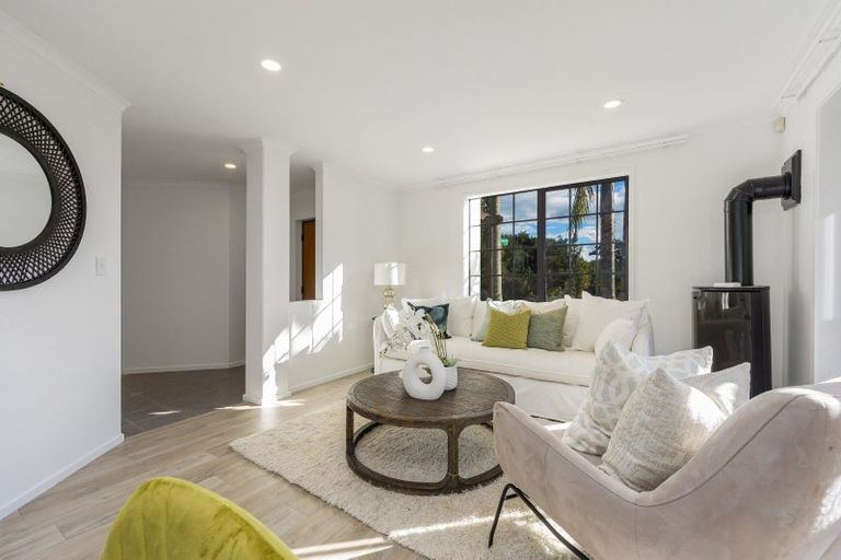 Photo of property in 33 Admirals Court Drive, Greenhithe, Auckland, 0632