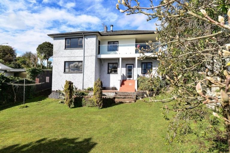 Photo of property in 72 Forest Lake Road, Forest Lake, Hamilton, 3200