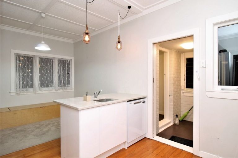 Photo of property in 4 Fruitvale Road, New Lynn, Auckland, 0600