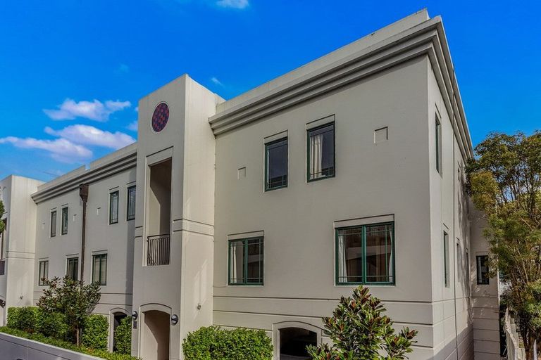 Photo of property in Regent Courts, 12/75 Gloucester Street, Christchurch Central, Christchurch, 8013