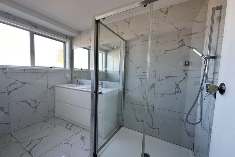 Photo of property in 8 Sabot Place, Massey, Auckland, 0614