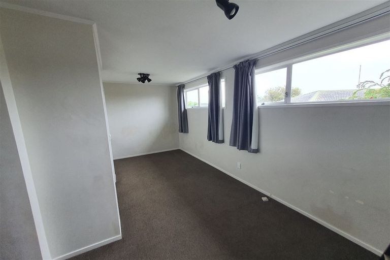 Photo of property in 17 Bodi Place, Te Atatu South, Auckland, 0610