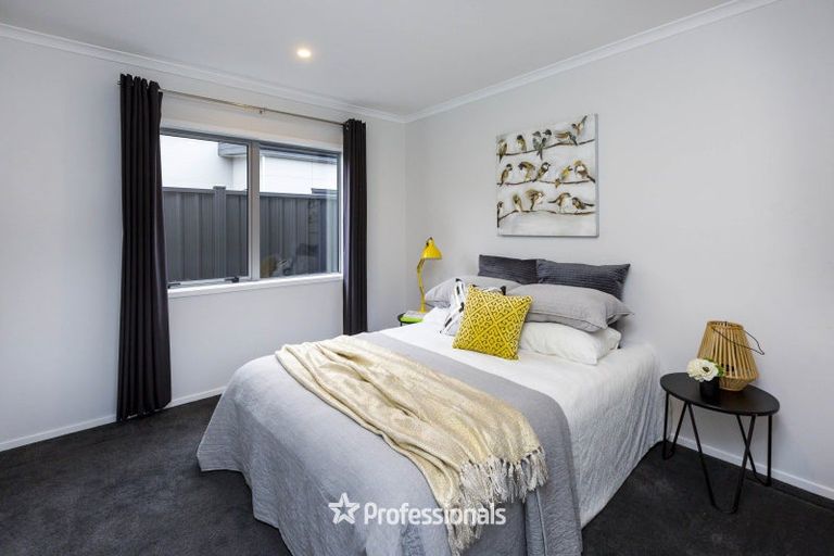 Photo of property in 11 Te Kaeaea Crescent, Wallaceville, Upper Hutt, 5018