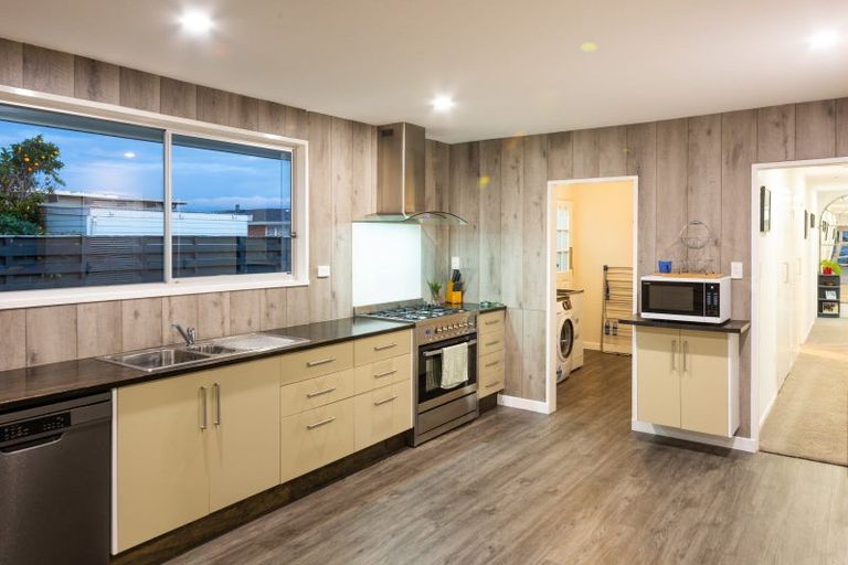 Photo of property in 17 Anaru Place, Awapuni, Palmerston North, 4412